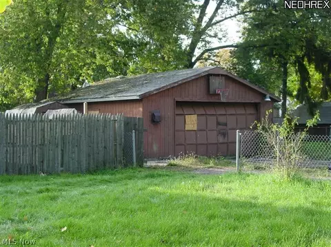733 Evans Ave, Akron, OH 44310 photo 12