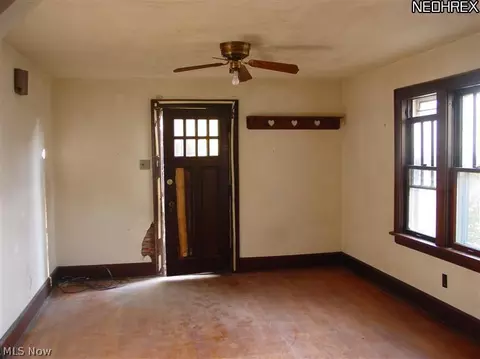 733 Evans Ave, Akron, OH 44310 photo 2