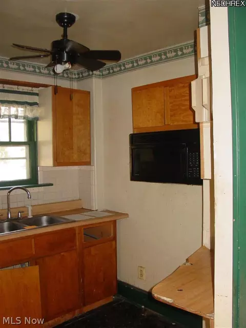 733 Evans Ave, Akron, OH 44310 photo 4