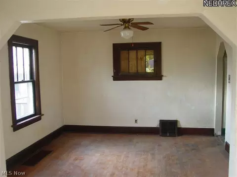 733 Evans Ave, Akron, OH 44310 photo 3