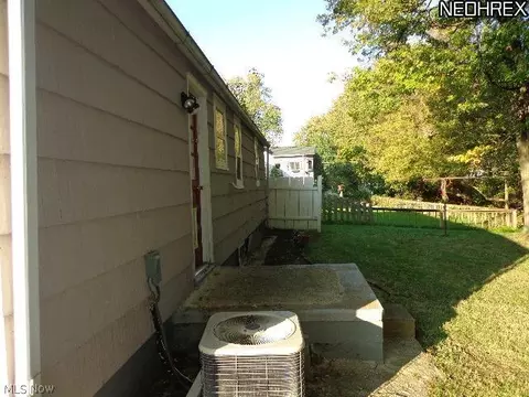 706 Klein St, Huron, OH 44839 photo 3