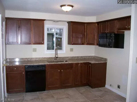 29266 W Willowick Dr, Willowick, OH 44095 photo 3