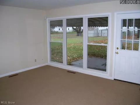 29266 W Willowick Dr, Willowick, OH 44095 photo 2