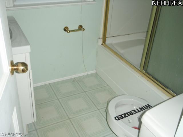 60 Melrose Ave, Youngstown, OH 44512 photo 8