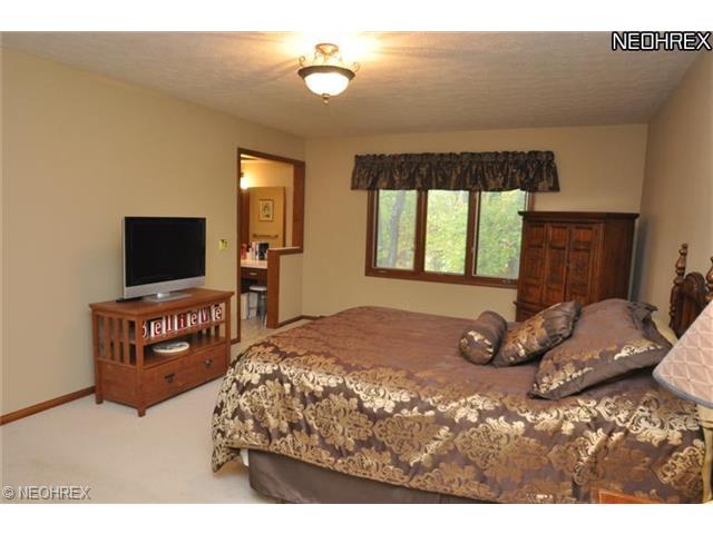 36845 Valley Forge Dr, Solon, OH 44139 photo 13