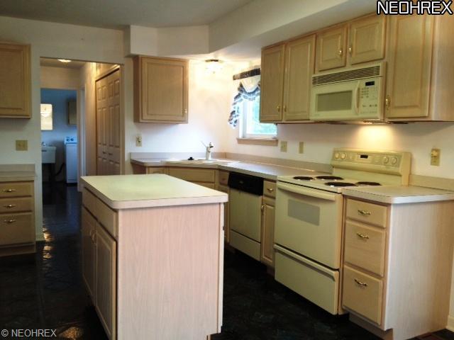 8361 Lanmark Dr, Mentor, OH 44060 photo 5