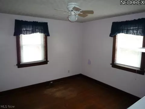988 Oakland Ave, Akron, OH 44310 photo 5
