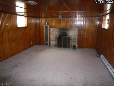 988 Oakland Ave, Akron, OH 44310 photo 4