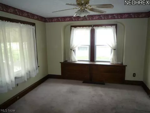 988 Oakland Ave, Akron, OH 44310 photo 3