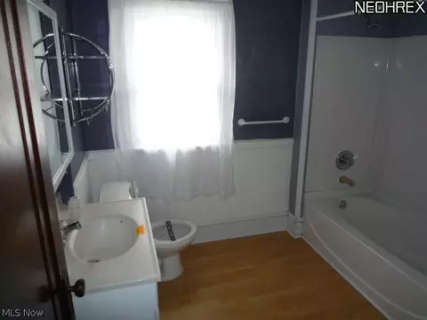 988 Oakland Ave, Akron, OH 44310 photo 9