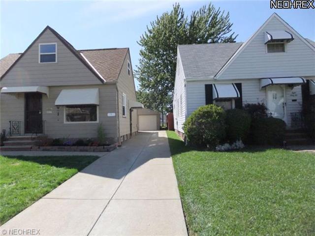 866 E 218th St, Euclid, OH 44123 photo 2