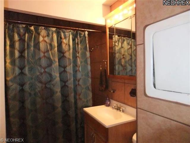 866 E 218th St, Euclid, OH 44123 photo 18