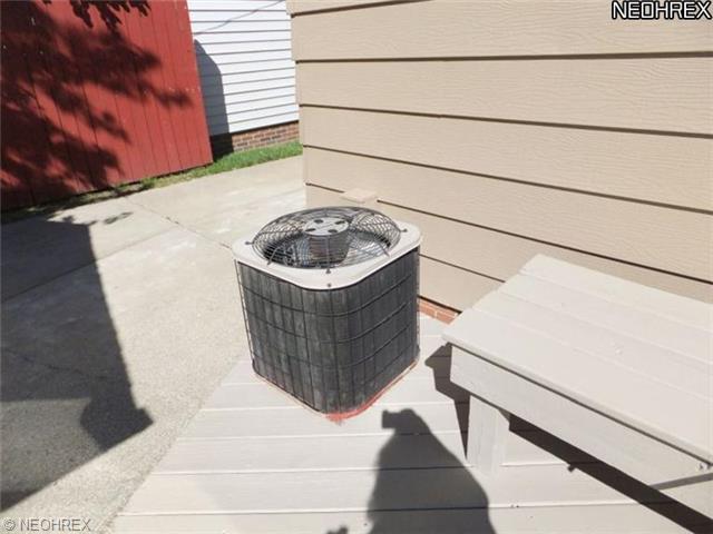 866 E 218th St, Euclid, OH 44123 photo 11