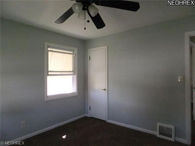 866 E 218th St, Euclid, OH 44123 photo 17