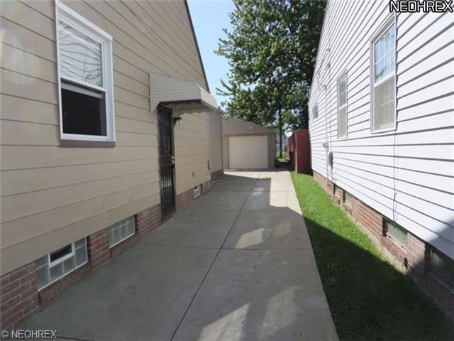 866 E 218th St, Euclid, OH 44123 photo 5