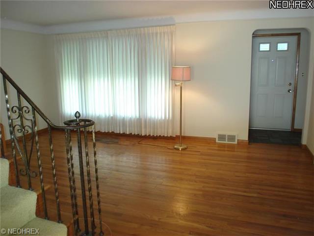 655 E 240 St, Euclid, OH 44123 photo 2