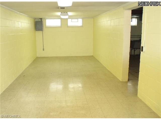 655 E 240 St, Euclid, OH 44123 photo 13