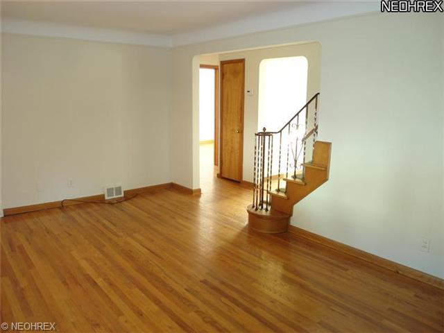 655 E 240 St, Euclid, OH 44123 photo 7