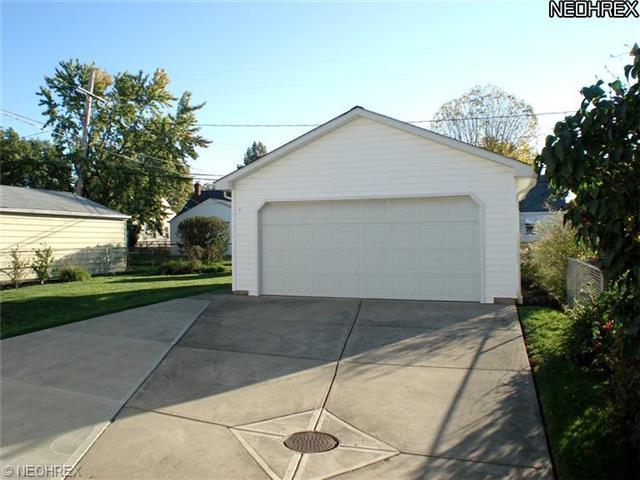 655 E 240 St, Euclid, OH 44123 photo 5