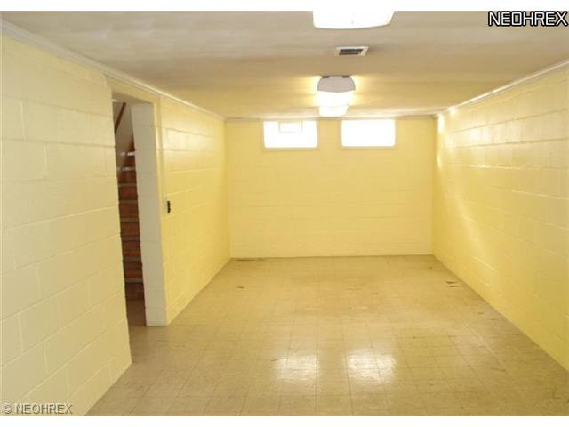 655 E 240 St, Euclid, OH 44123 photo 12