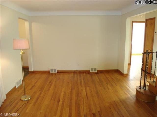 655 E 240 St, Euclid, OH 44123 photo 6
