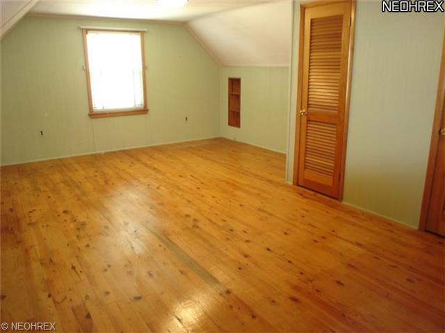 655 E 240 St, Euclid, OH 44123 photo 4