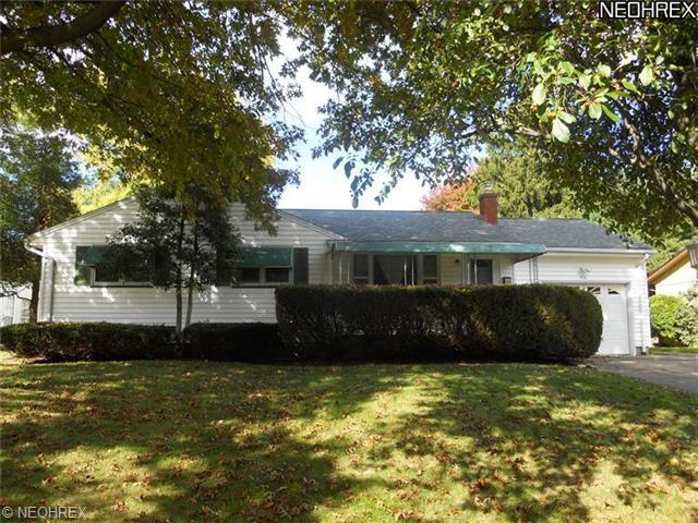 916 Edenridge Dr, Youngstown, OH 44512 photo 1