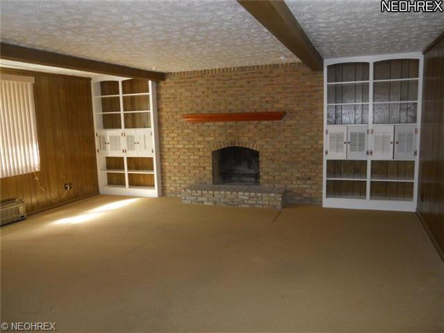 916 Edenridge Dr, Youngstown, OH 44512 photo 2