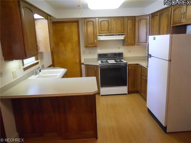 916 Edenridge Dr, Youngstown, OH 44512 photo 4