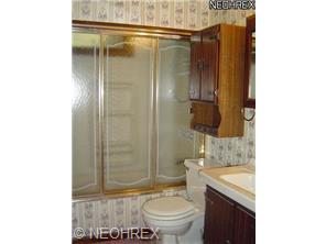 149 Warren Ave, Elyria, OH 44035 photo 2