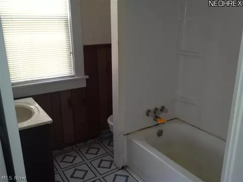 310 Hamilton Ave, Coshocton, OH 43812 photo 10