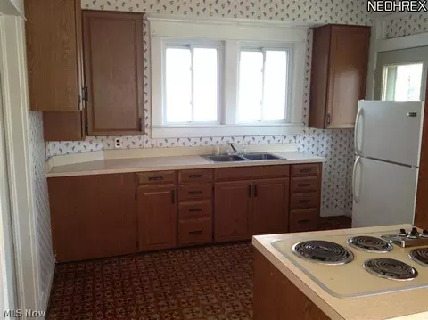 310 Hamilton Ave, Coshocton, OH 43812 photo 5