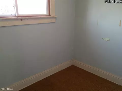 310 Hamilton Ave, Coshocton, OH 43812 photo 8