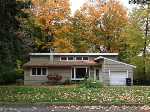 400 Strader Rd, Akron, OH 44305 photo 1