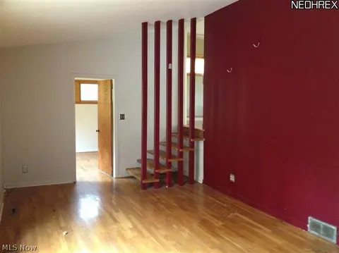 400 Strader Rd, Akron, OH 44305 photo 2
