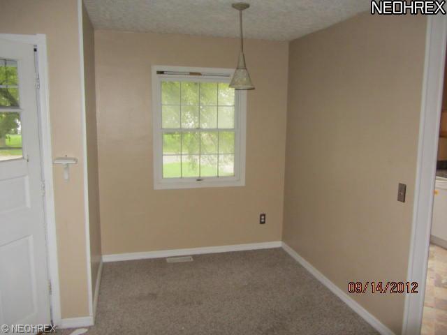 521 Eastern Heights Blvd, Elyria, OH 44035 photo 2