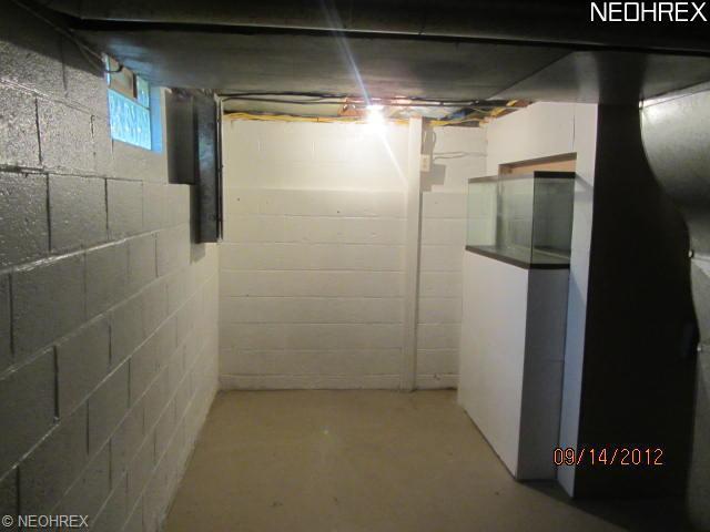 521 Eastern Heights Blvd, Elyria, OH 44035 photo 8