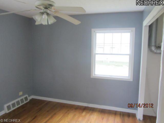 521 Eastern Heights Blvd, Elyria, OH 44035 photo 4