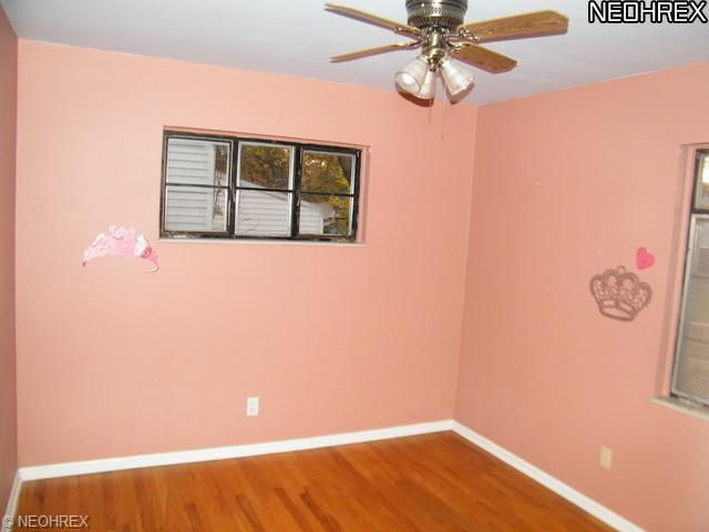 405 Henry St, Elyria, OH 44035 photo 8
