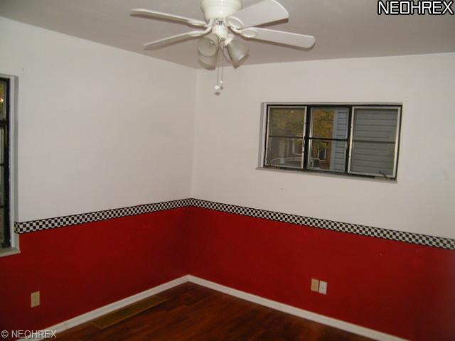 405 Henry St, Elyria, OH 44035 photo 7
