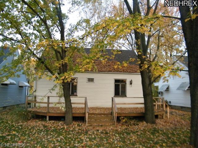 405 Henry St, Elyria, OH 44035 photo 3