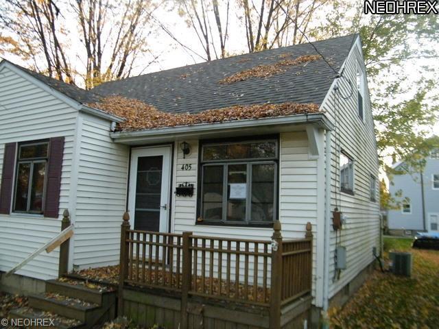 405 Henry St, Elyria, OH 44035 photo 2