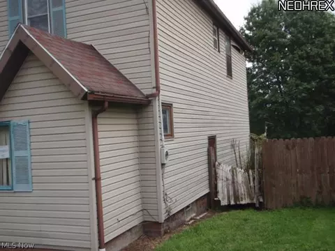 28 Moore St, Struthers, OH 44471 photo 4