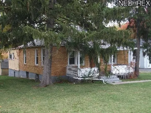 787 Killian Rd, Akron, OH 44319 photo 2