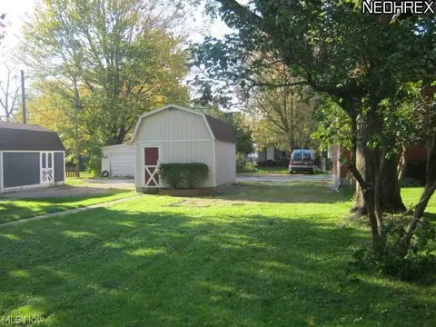 246 8th St, Elyria, OH 44035 photo 3