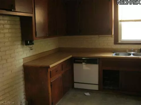 246 8th St, Elyria, OH 44035 photo 5