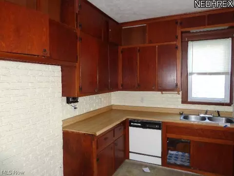 246 8th St, Elyria, OH 44035 photo 6