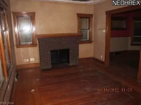 229 Howe St, Elyria, OH 44035 photo 3