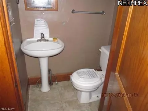 229 Howe St, Elyria, OH 44035 photo 6