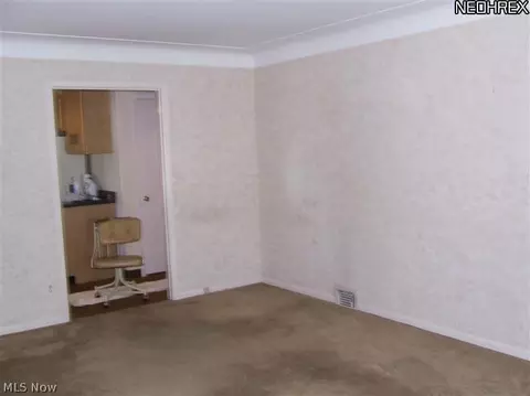 30087 Harrison St, Willowick, OH 44095 photo 7